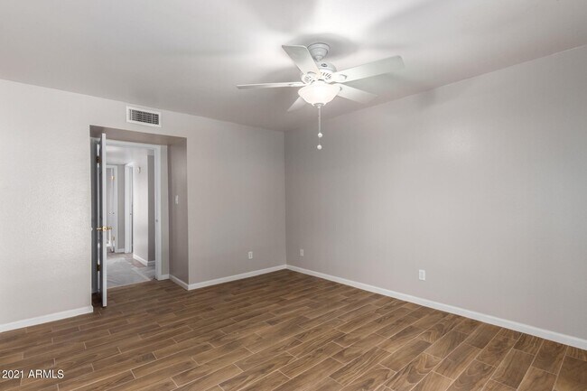 Building Photo - 5138 W Desert Cove Ave