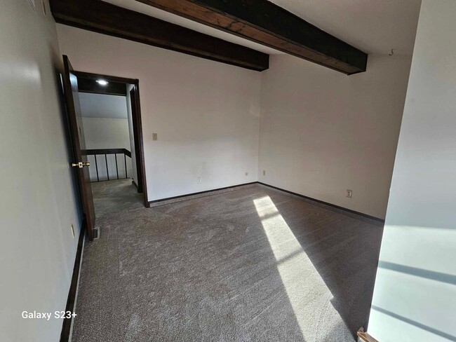 Building Photo - 2 Bedroom 1.5 Bath Condo for Rent Ravenna ...