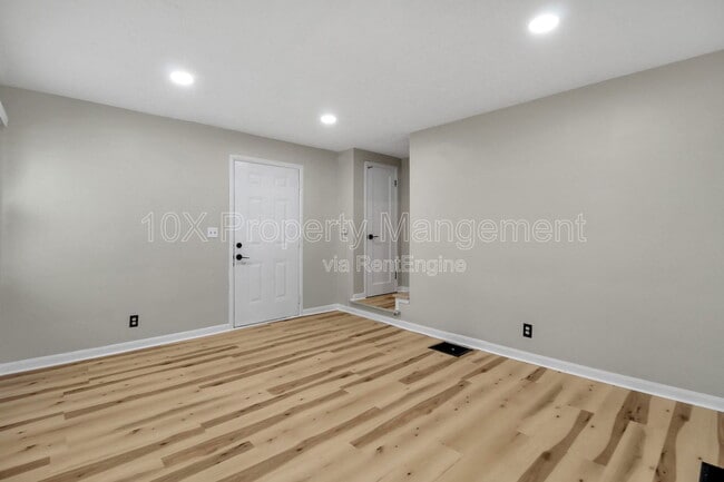 Building Photo - 1045 S James Rd