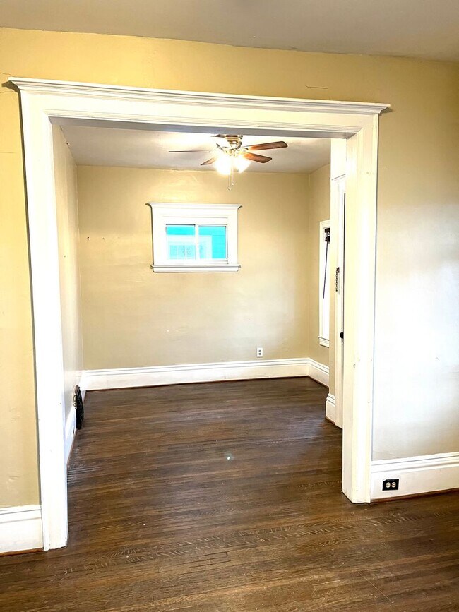 Building Photo - 145 Parkside Ave