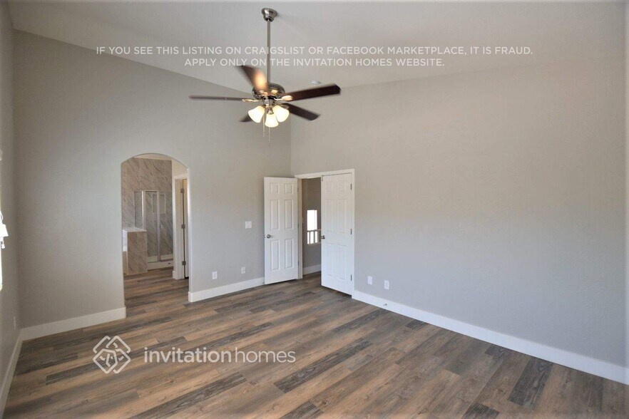 Building Photo - 3933 Country Lights St