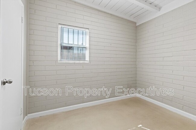 Building Photo - 3317 N Howard Blvd