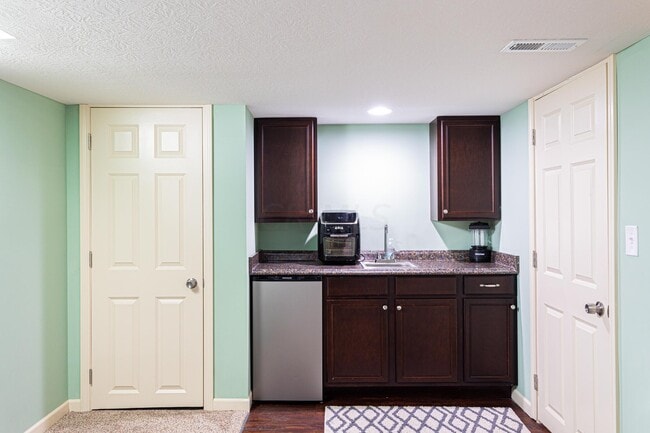 Building Photo - 5830 Prospect Ln