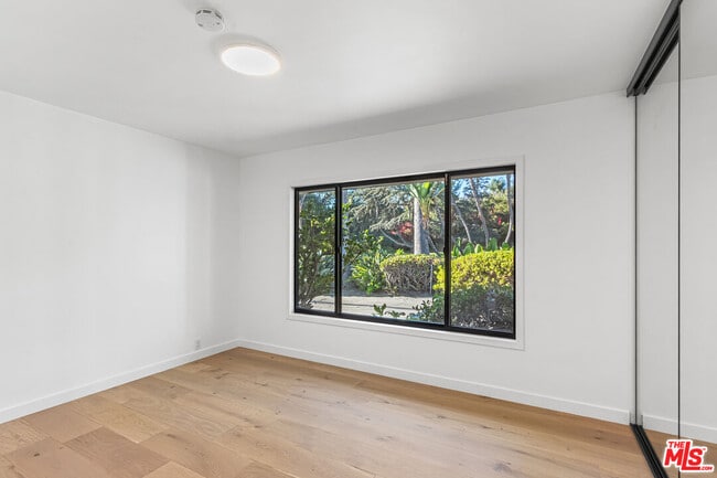 Building Photo - 5160 Los Feliz Blvd