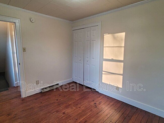 Building Photo - 22 Center St