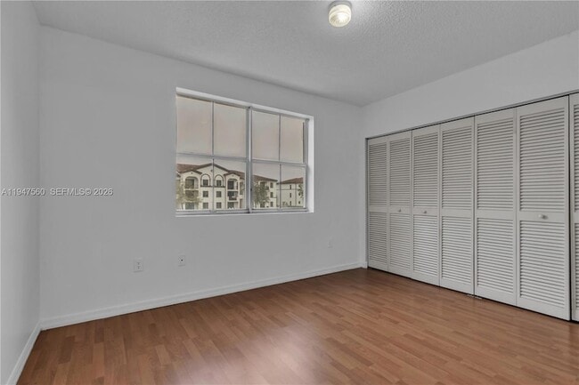 Building Photo - 9193 Fontainebleau Blvd