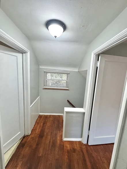 Building Photo - 233 Saylong Dr