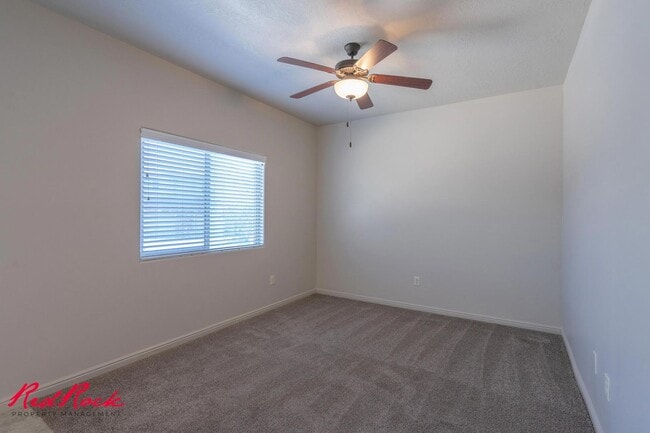 Building Photo - Charming 3 bedroom Townhome. 2 Community Pools!