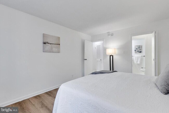 Building Photo - 2030 N Adams St