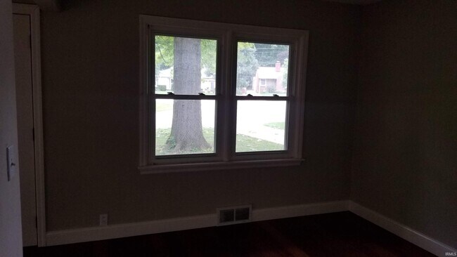 Building Photo - 1025 Hillcrest Rd