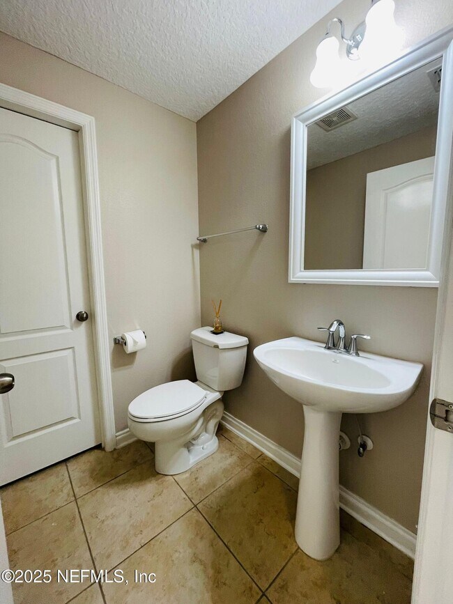 Building Photo - 3705 Old Hickory Ln