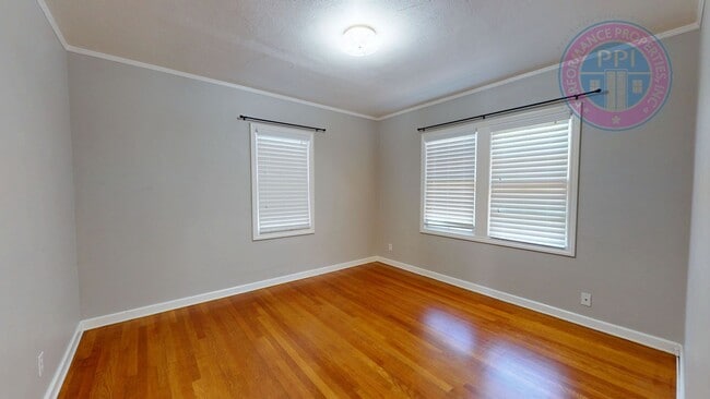 Building Photo - North Portland Living at Its Best | 2 Bed, 1 Bath!