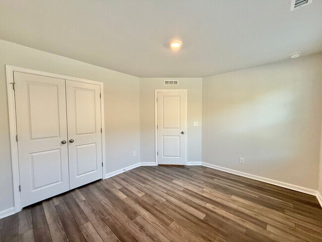 Building Photo - Stunning 3BD, 2.5BA Raleigh Townhome with ...