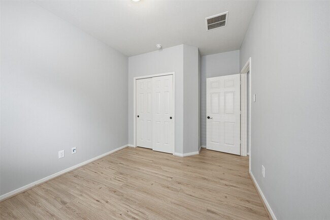 Building Photo - 24039 Via Renata Dr