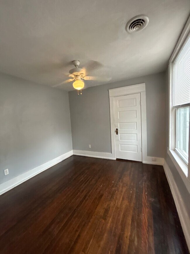 Building Photo - 1414 Chapman Ave SW