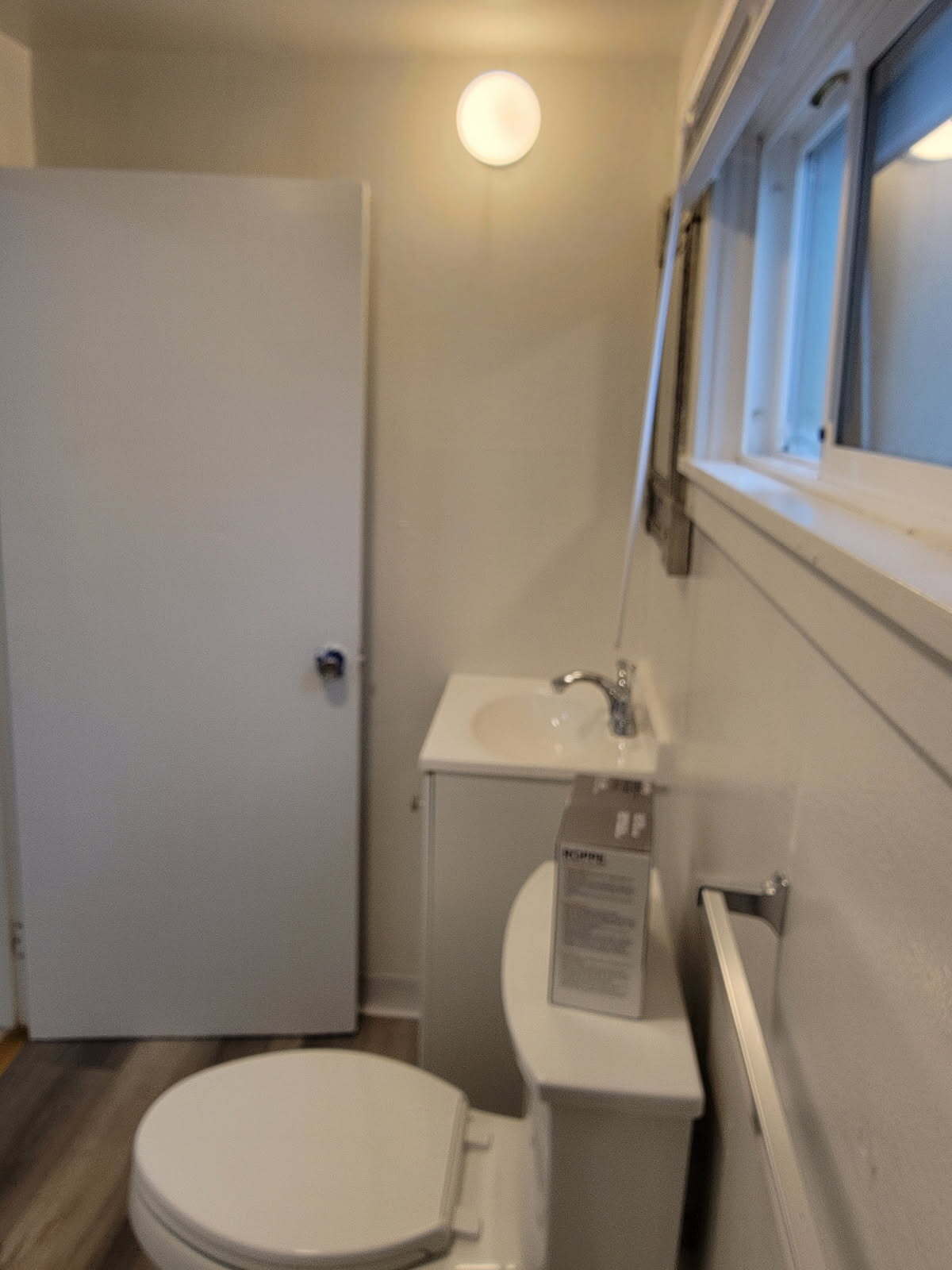 Main Bath Pic 3 - 681 SW Levens St