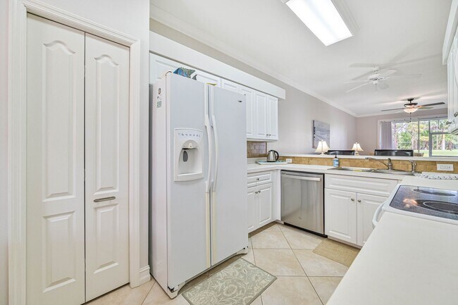 Building Photo - ** Stoneybrook Estero - 1st Floor Condo - Turn-Key & Furnished Rental **