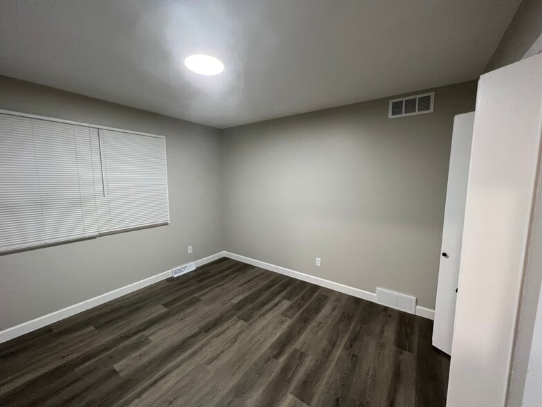 2nd Bedroom 1/2 - 2951 Traceway Dr