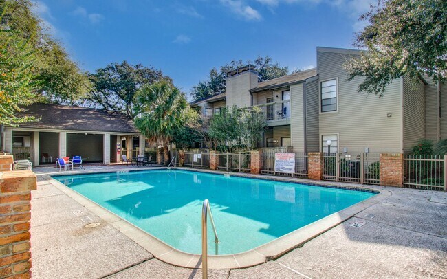 Building Photo - 9707 Richmond Ave.