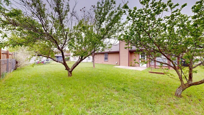 Building Photo - MOVE IN READY HOME MINUTES FROM FORT HOOD!