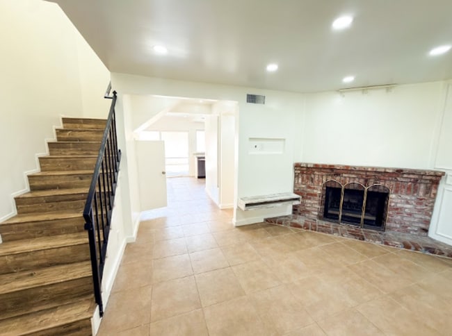 Building Photo - 15224 Shadybend Dr