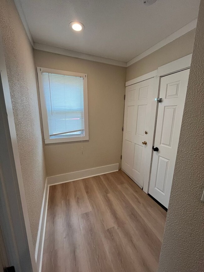 Building Photo - 12 Madison St