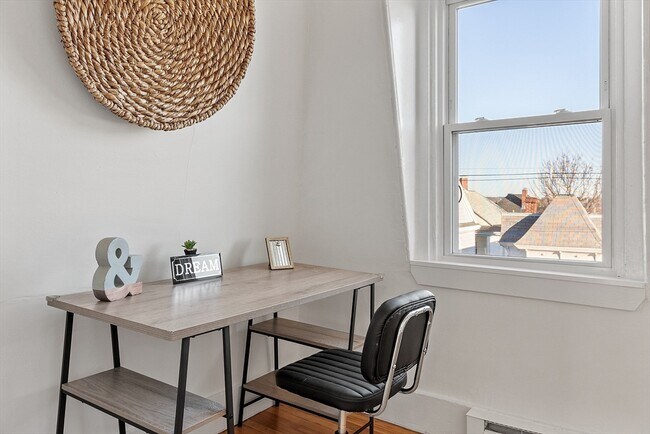 Building Photo - 52 Bonair St