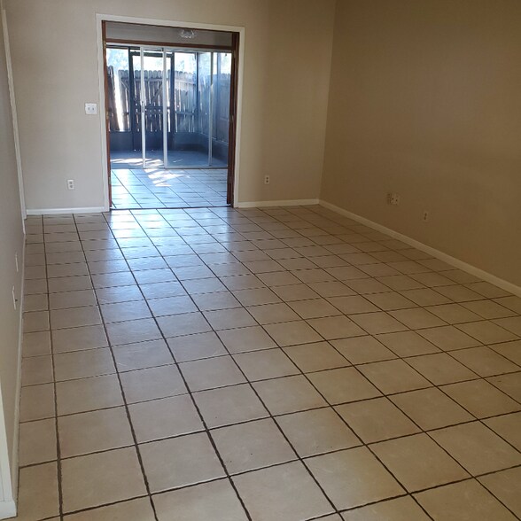 Building Photo - 7240 Parkside Villas Dr