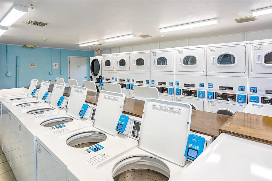 Building Photo - 5231 Beach Dr SE