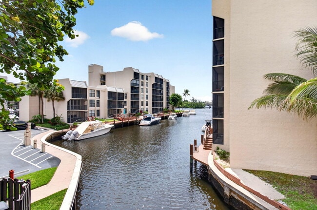 Building Photo - 12 Royal Palm Way