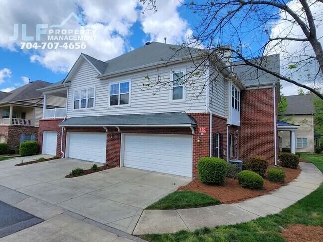 Building Photo - Beautiful 2 Story Condo in the Ballantyne Area of Charlotte!