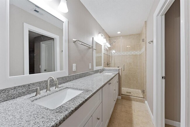 Building Photo - 11 Whittier Dr