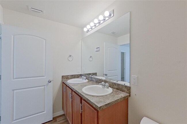 Building Photo - 2920 NE 2nd Ave