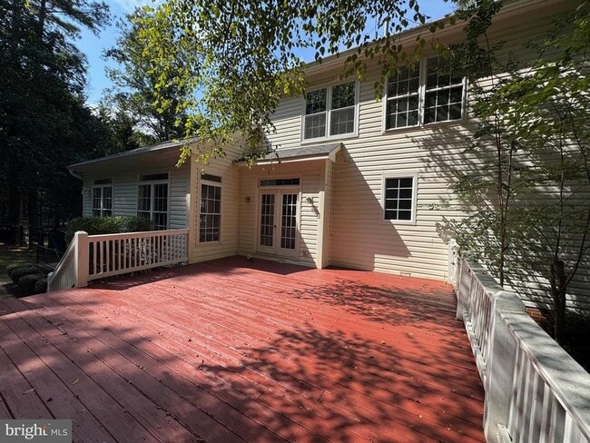 Building Photo - 11000 Farmview Way