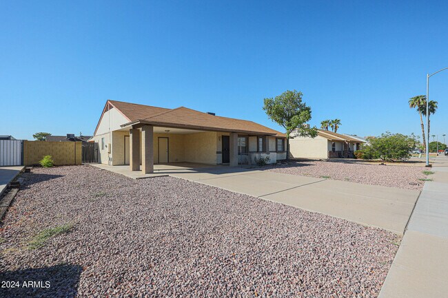 Building Photo - 7119 W Cameron Dr