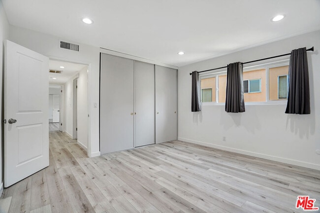 Building Photo - 10823 Camarillo St