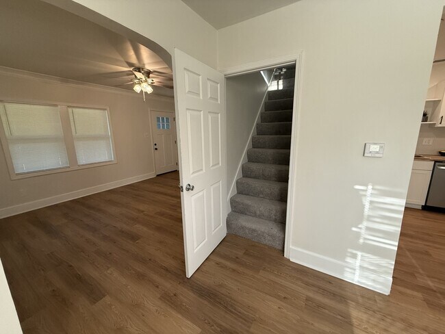 Building Photo - 3739 Rhea Ave