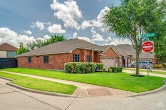 Building Photo - 3925 La Tierra Linda Trail