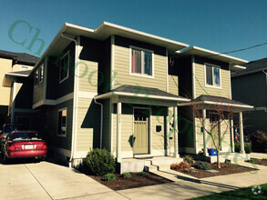 Building Photo - 16th St Duplex near campus