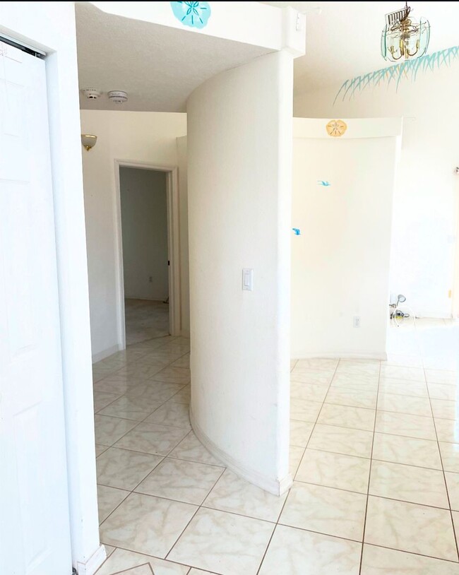 Building Photo - Charming 3-Bedroom Home in Beautiful Palm ...