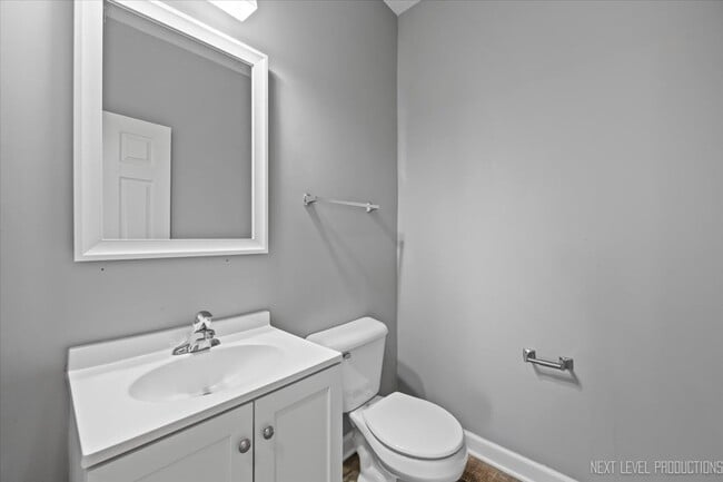 Building Photo - 450 Majestic Ln