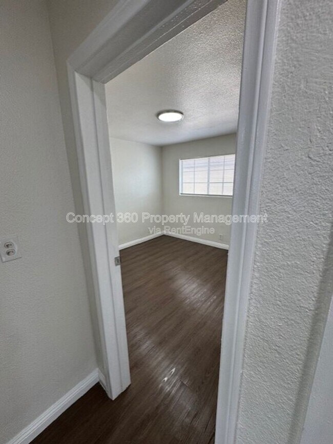 Building Photo - 2425 W Cameron St