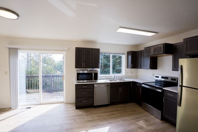 Building Photo - FULLY GUTTED & RENOVATED 4-Bedroom Condo N...