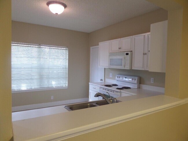 Building Photo - 9661 Santa Rosa Dr