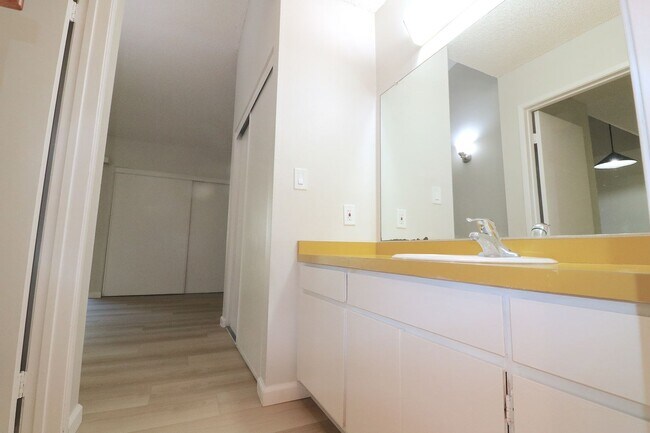 Building Photo - 3rd floor studio in Mission Valley! Beautiful vinyl flooring throughout/ 1 Prkg Space/ Mission Va...