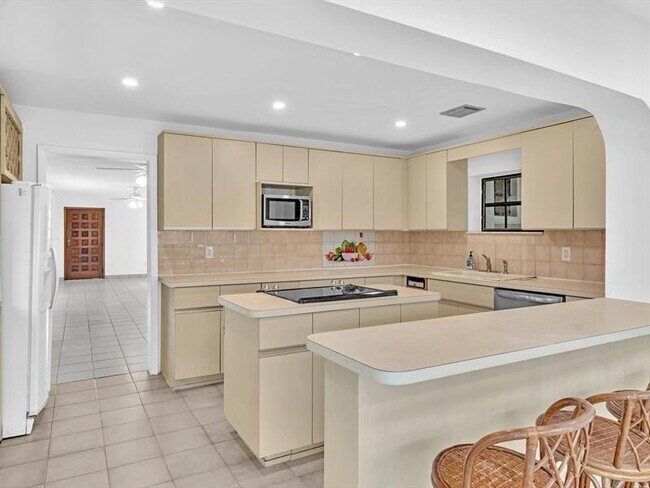 Building Photo - 8020 SW 19th St