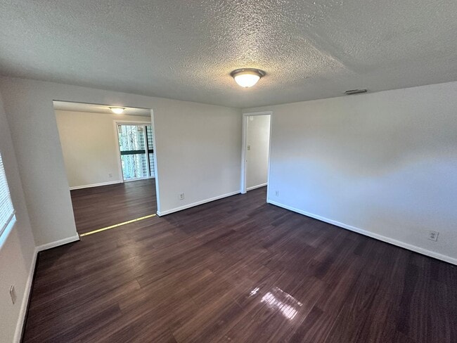 Building Photo - Charming Home in the Heart of Jacksonville! **2 WEEKS FREE**