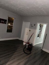 Building Photo - Three Bedroom Home