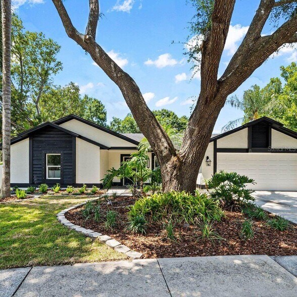 Primary Photo - 12335 Yellow Rose Cir