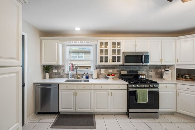 Building Photo - 12548 S Major Ave